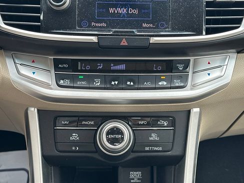 Used 2015 Honda Accord Touring image 25