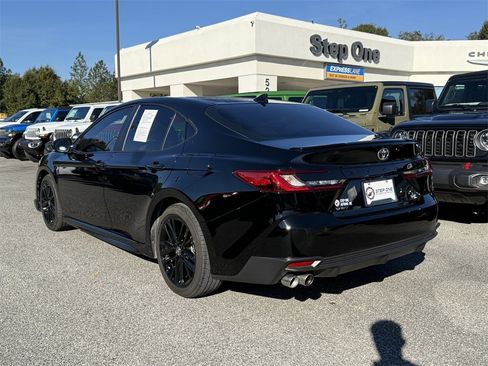 Used 2025 Toyota Camry SE image 7