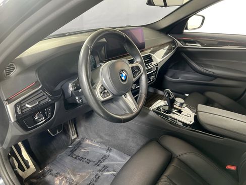 Used 2021 BMW 530i xDrive w/ M Sport Package image 9