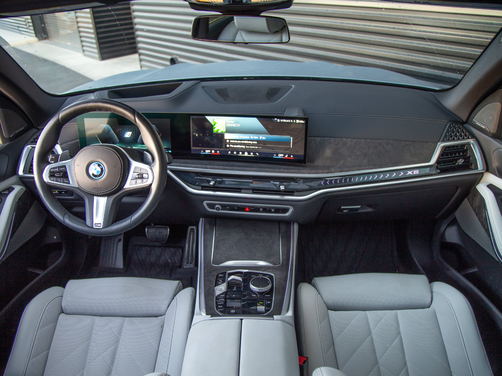 Used 2025 BMW X5 xDrive50e w/ M Sport Package AWD/4WD image 19