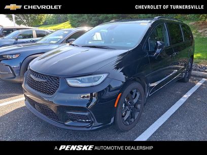 Used 2025 Chrysler Pacifica Limited