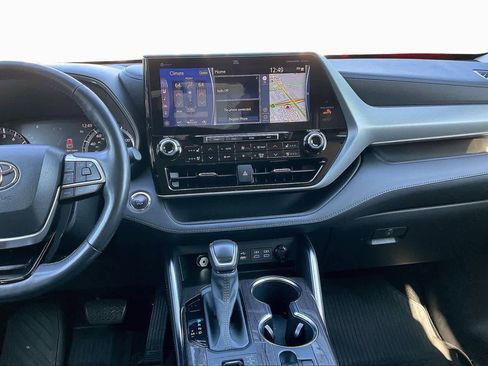 Used 2022 Toyota Highlander Platinum image 6
