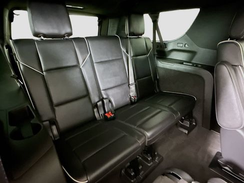 Used 2022 Cadillac Escalade ESV Premium Luxury w/ LPO, Radiant Package AWD/4WD image 28