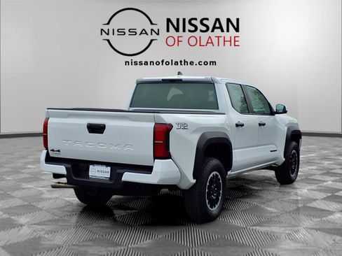 Used 2025 Toyota Tacoma TRD Off-Road AWD/4WD image 28