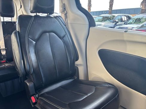 Used 2024 Chrysler Pacifica Touring-L FWD image 40