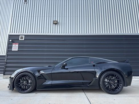 Used 2015 Chevrolet Corvette Z06 w/ 3LZ Preferred Equipment Group RWD image 24