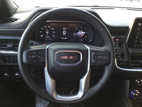 Used 2024 GMC Yukon SLT w/ SLT Luxury Package image 22