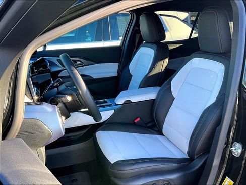 Used 2025 Chevrolet Equinox EV LT image 10