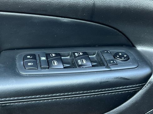 Used 2018 Jeep Grand Cherokee Altitude image 11