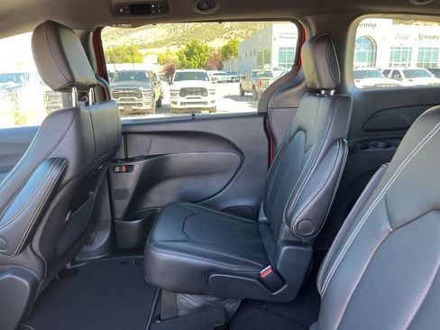 New 2026 Chrysler Pacifica Select image 17