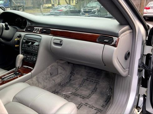 Used 2002 Cadillac Seville SLS w/ Luxury Pkg image 16
