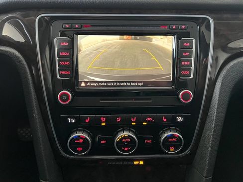 Used 2014 Volkswagen Passat TDI SEL Premium FWD image 18