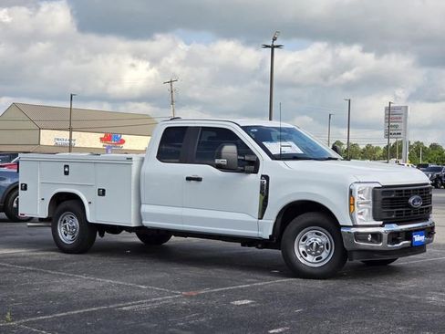 New 2026 Ford F250 XL w/ XL Chrome Package RWD image 2