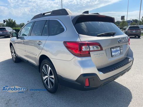 Used 2018 Subaru Outback 2.5i Limited AWD/4WD image 3