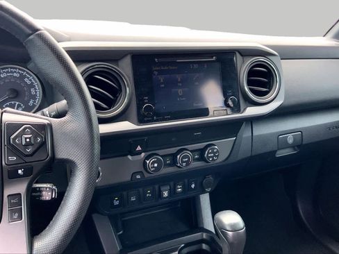 Used 2019 Toyota Tacoma TRD Sport w/ Technology Package RWD image 7