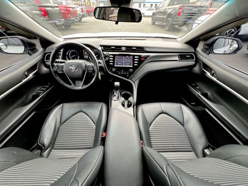 Used 2019 Toyota Camry SE w/ Carpet Mat Package image 17