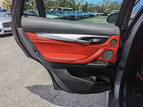 Used 2018 BMW X6 xDrive50i w/ M Sport Package AWD/4WD image 38