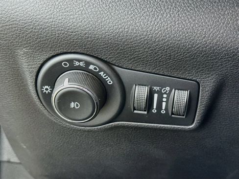 Used 2023 Jeep Compass Latitude AWD/4WD image 12
