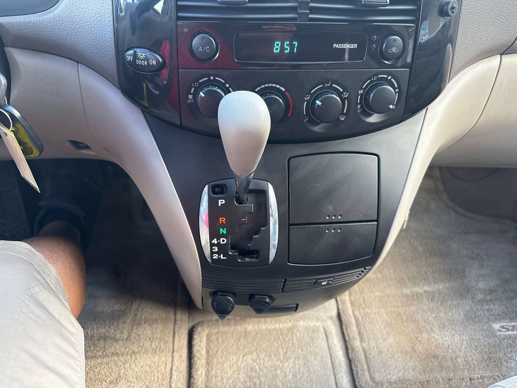 Used 2004 Toyota Sienna CE FWD image 31