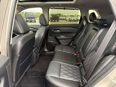 Used 2026 Nissan Rogue Platinum w/ Platinum Premium Package AWD/4WD image 13