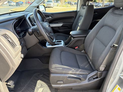 Used 2018 Chevrolet Colorado LT w/ LT Convenience Package image 9