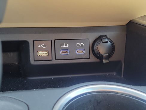 Used 2022 Toyota Highlander XLE image 34