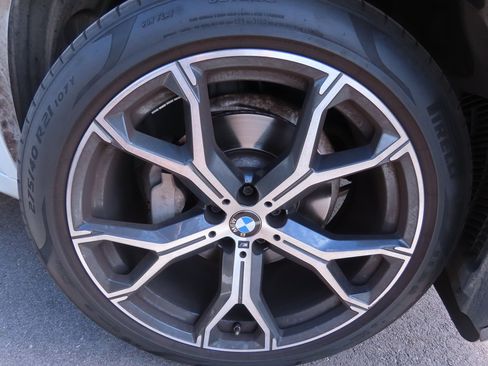 Used 2019 BMW X5 xDrive40i w/ M Sport Package AWD/4WD image 18