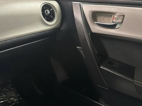 Used 2018 Toyota Corolla LE w/ Carpet Mat Package (TMS) FWD image 16
