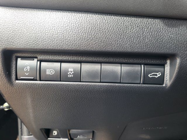 Used 2024 Toyota Venza LE AWD/4WD image 21