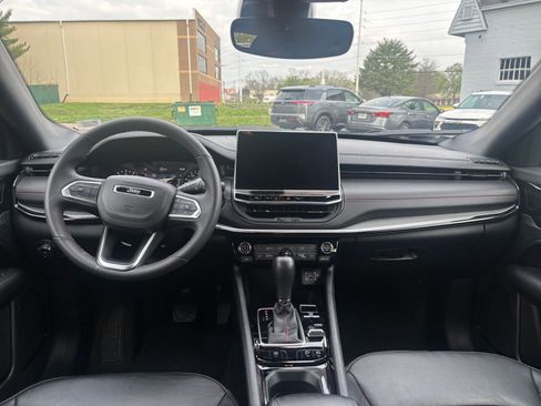 Used 2025 Jeep Compass Trailhawk AWD/4WD image 31