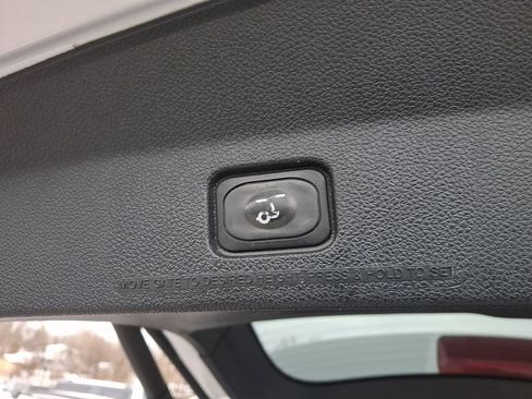 Certified 2018 Ford Explorer XLT w/ Equipment Group 202A image 31