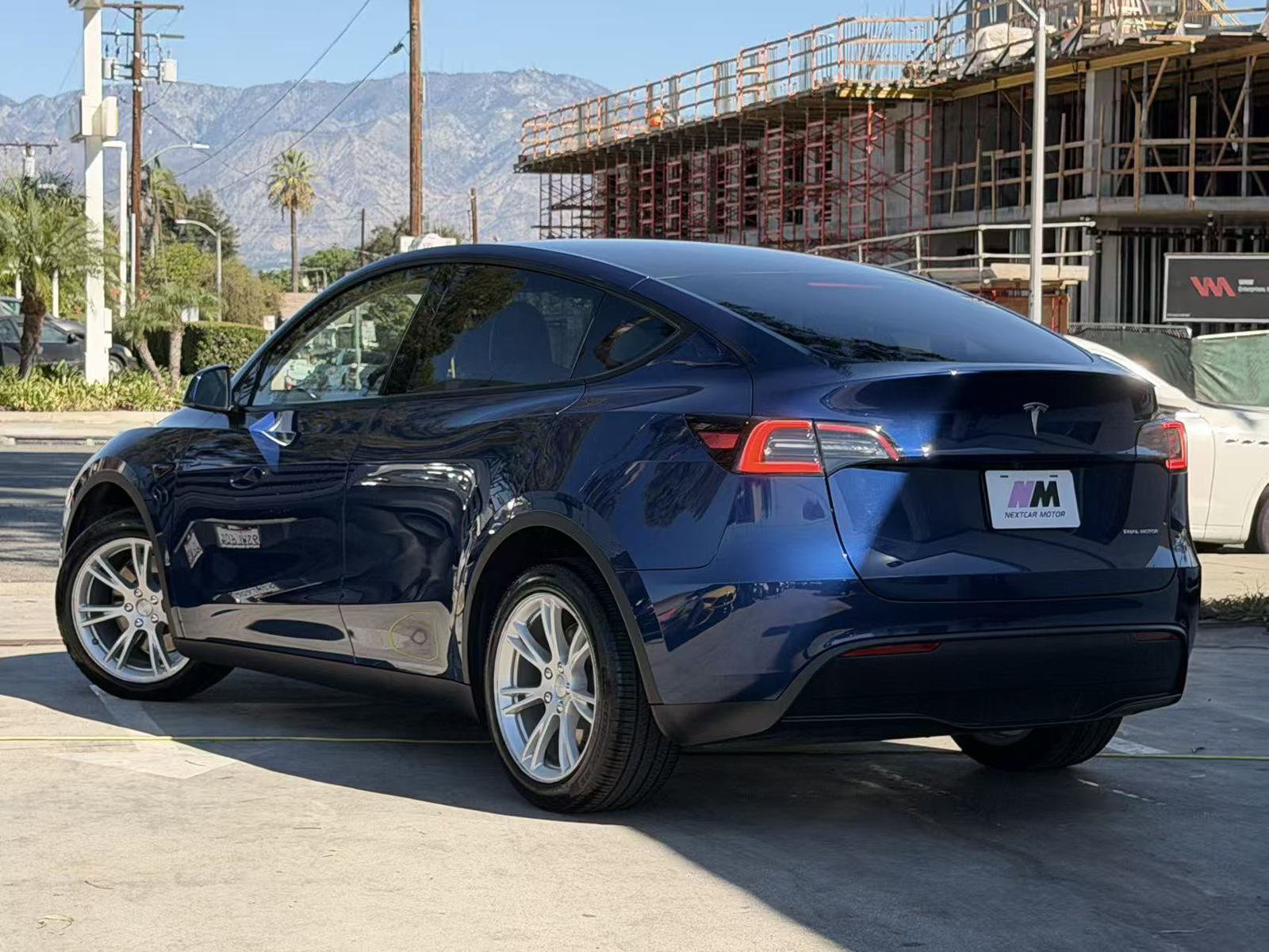 Used 2023 Tesla Model Y Long Range AWD/4WD image 5
