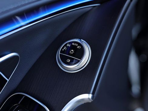 Used 2022 Mercedes-Benz S 500 4MATIC w/ AMG Line Package image 14