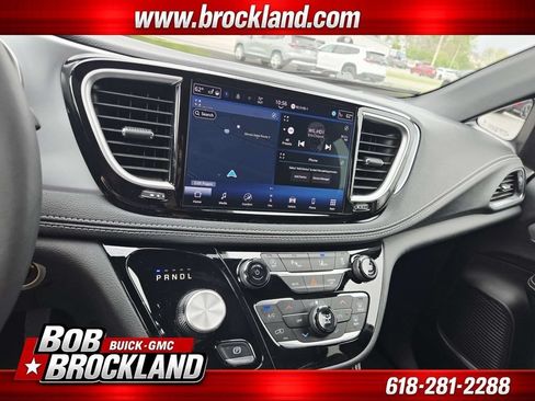 Used 2025 Chrysler Pacifica Limited FWD image 27