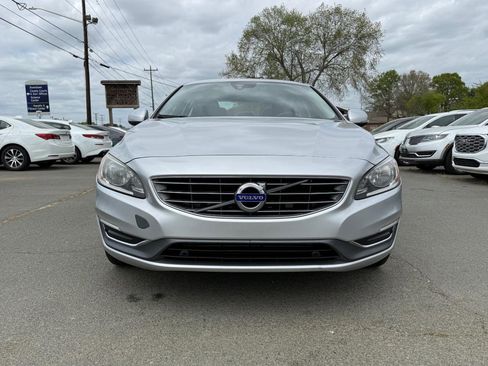 Used 2018 Volvo S60 T5 Inscription image 2