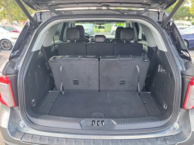 Used 2024 Ford Explorer XLT w/ Equipment Group 202A RWD image 12
