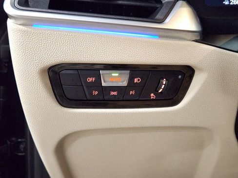 Used 2022 BMW 330i Sedan w/ Driving Assistance Package image 39