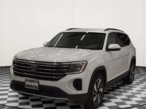 Used 2025 Volkswagen Atlas SE image 9