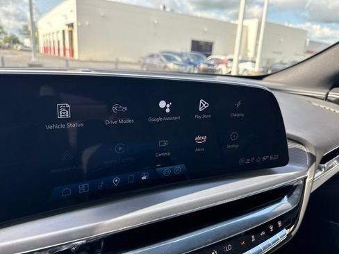 Used 2025 Cadillac Lyriq Luxury AWD/4WD image 17