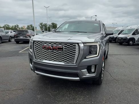 Used 2022 GMC Yukon Denali AWD/4WD image 3
