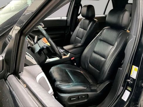 Used 2014 Ford Explorer XLT w/ Equipment Group 202A image 21