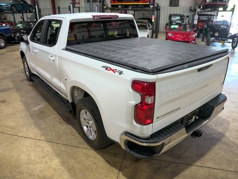 Used 2021 Chevrolet Silverado 1500 LT AWD/4WD image 16
