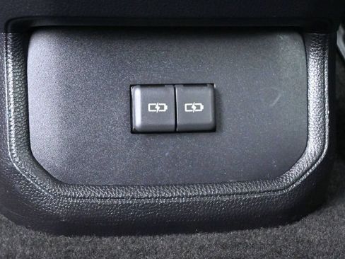 Used 2023 Toyota Highlander XSE FWD image 18