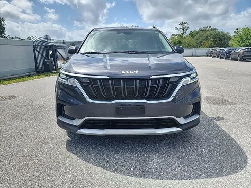 Used 2022 Kia Carnival LX image 3