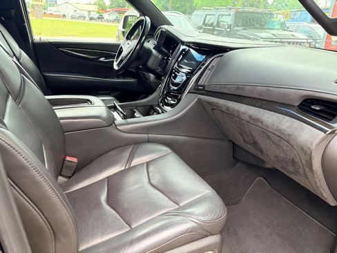 Used 2017 Cadillac Escalade ESV Platinum AWD/4WD image 12