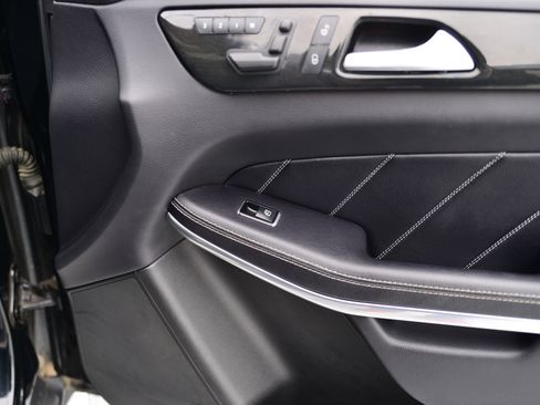 Used 2015 Mercedes-Benz GL 550 4MATIC image 18