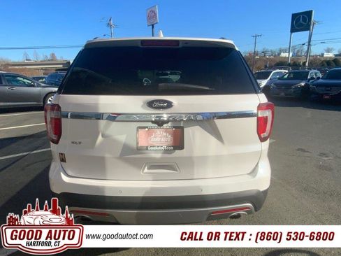 Used 2017 Ford Explorer XLT w/ Equipment Group 202A image 6