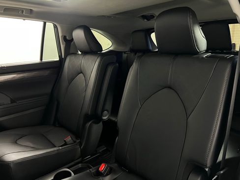 Certified 2026 Toyota Highlander Platinum image 22
