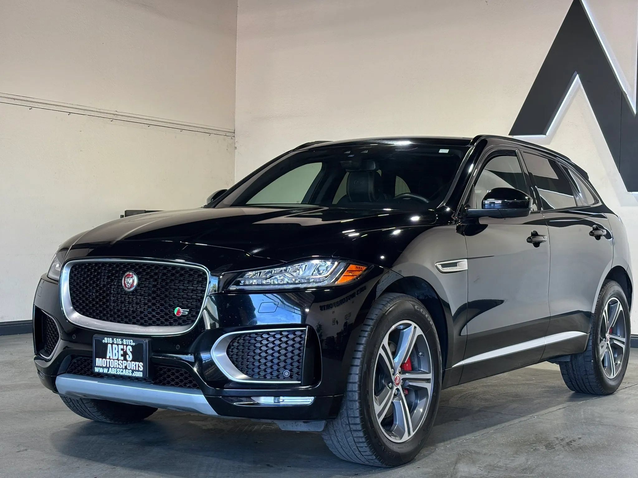 Used 2018 Jaguar F-PACE S AWD/4WD image 1