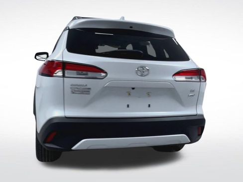 Certified 2024 Toyota Corolla Cross LE image 8